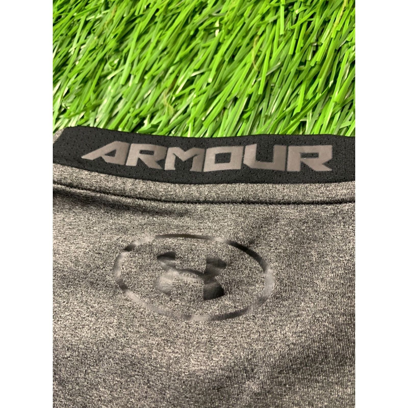 Under Armour Under Armour MEN Training HeatGear Vest Shirt Jersey M Medium Gray and Black Sleeveless Crew Neck Base Layers Sports Mens Size US M / EU 48-50 / 2 - 7 Thumbnail