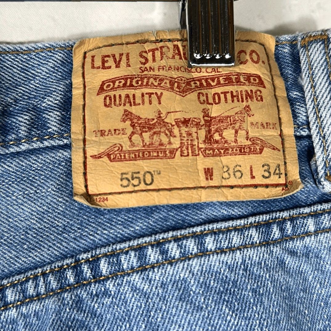 Levi's VINTAGE Levi's Jeans 550 Relaxed Fit Men 36 x 34 Blue Light Wash Inseam 34 Mens Size US 36 / EU 52 - 3 Thumbnail