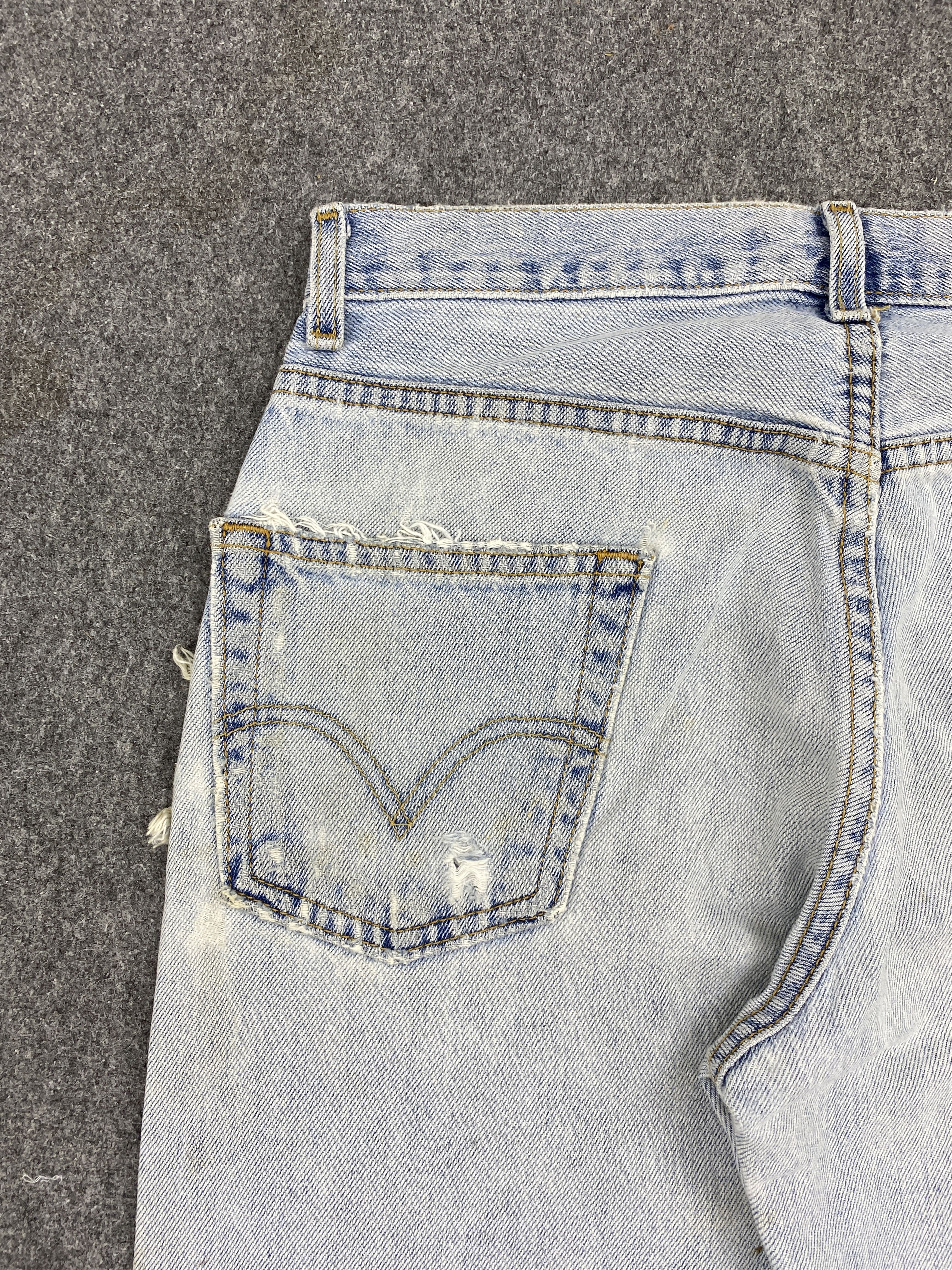 Levi's × Vintage Distressed Vintage Levis 550 Light Blue Washed Jeans Size US 31 - 14 Thumbnail