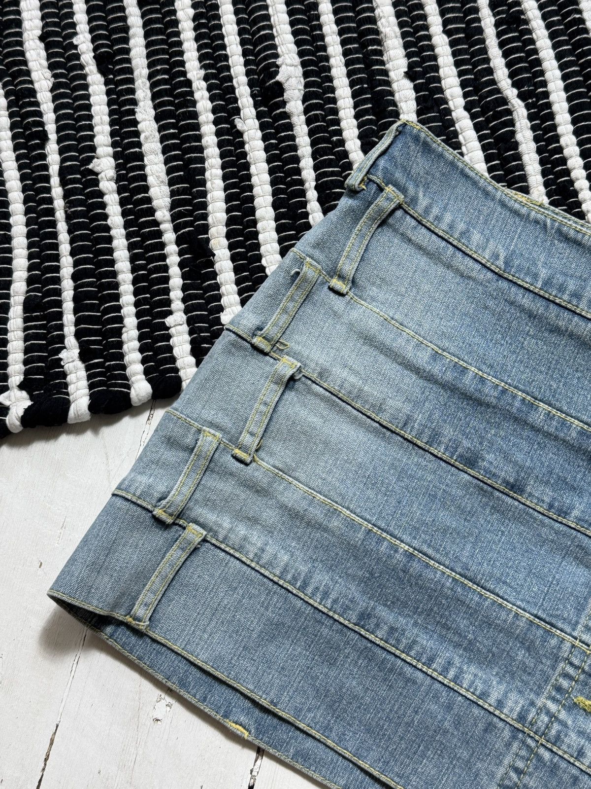 Mango VINTAGE AVANT GARDE BELT STYLE MINI DENIM SKIRT Size 26" / US 2 / IT 38 - 5 Thumbnail