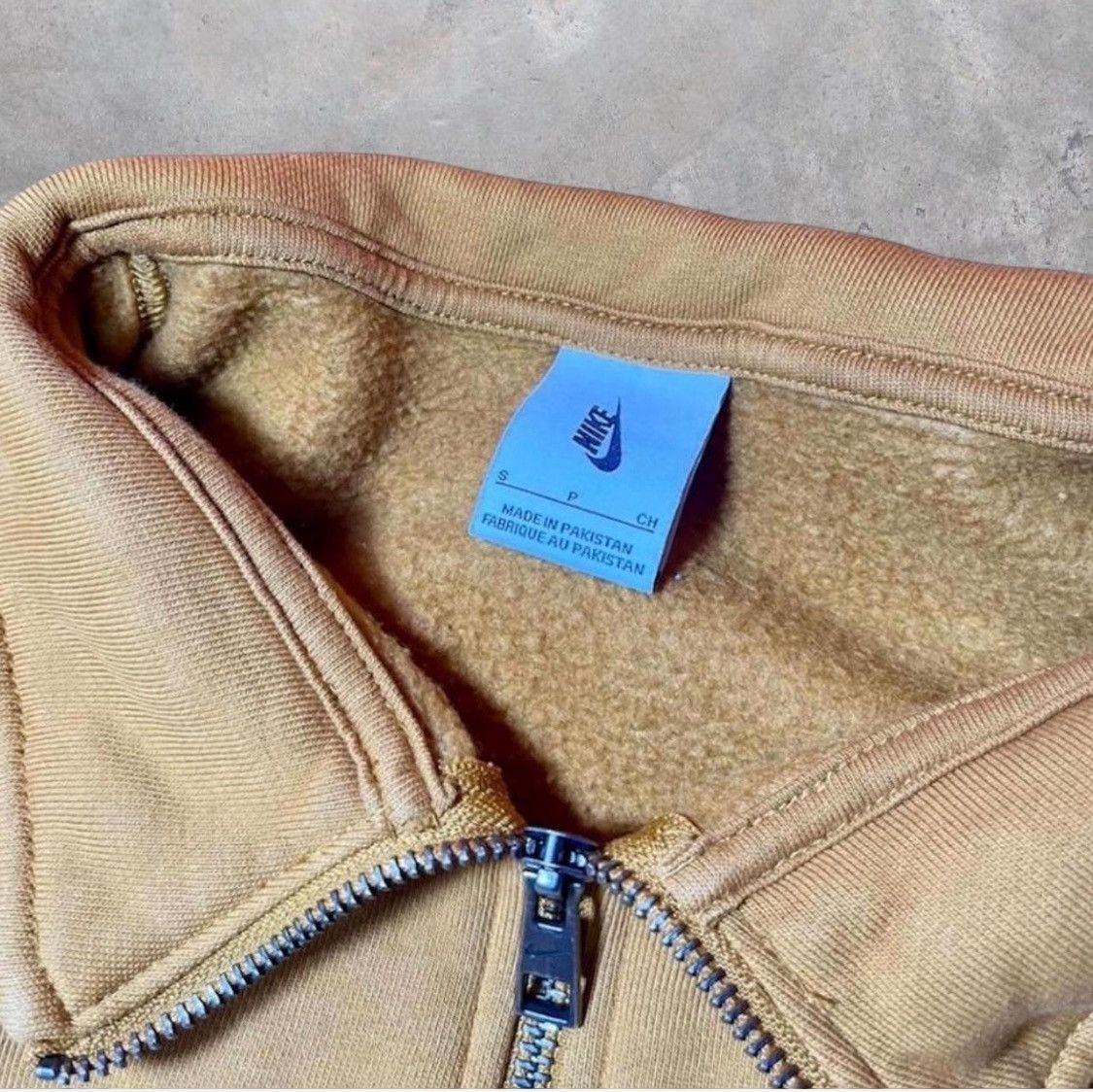 Nike NIKE GOLD PULLOVER/ QUARTER-ZIP Size US M / EU 48-50 / 2 - 4 Thumbnail