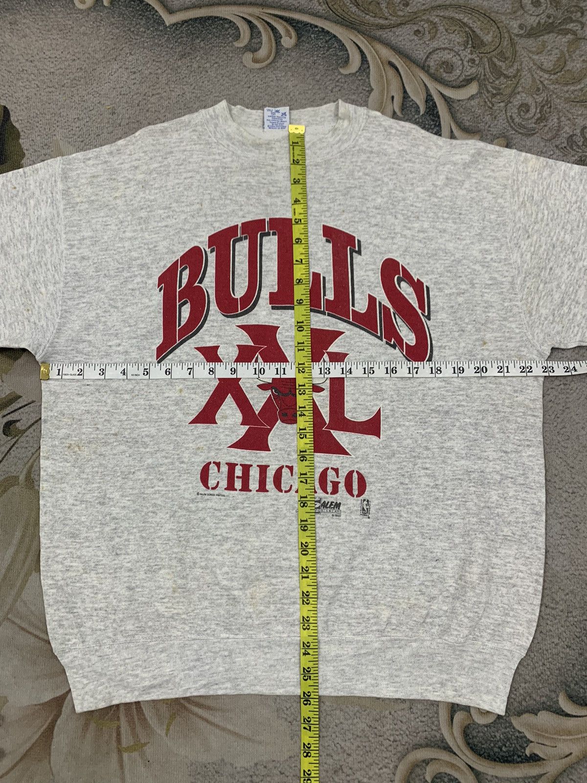 NBA × Salem Sportswear × Vintage Vtg Bulls Chicago Sweatshirt by Salem Sportswear Size US L / EU 52-54 / 3 - 16 Thumbnail