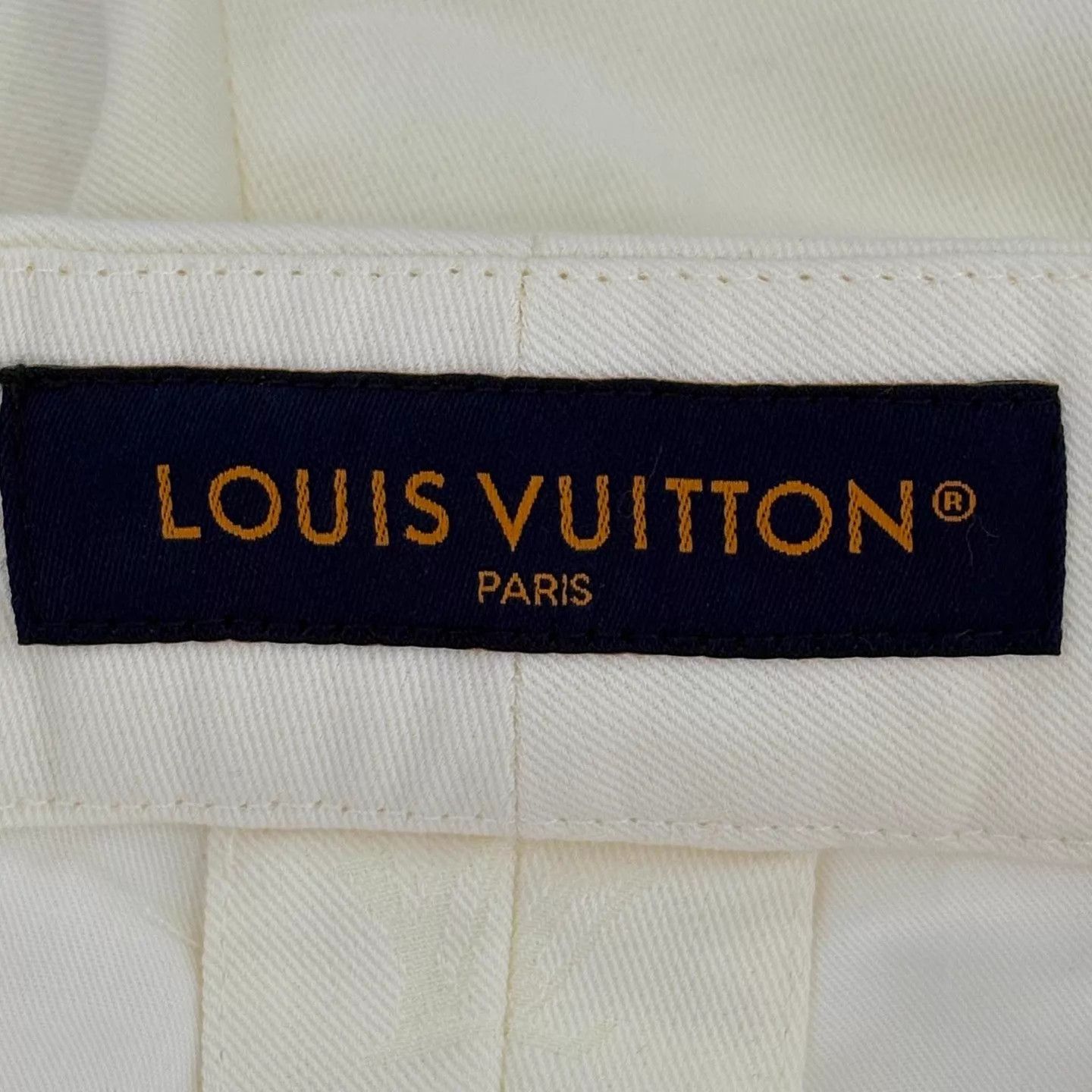 Louis Vuitton LV off-white all-over logo shorts Size US 28 / EU 44 - 3 Thumbnail