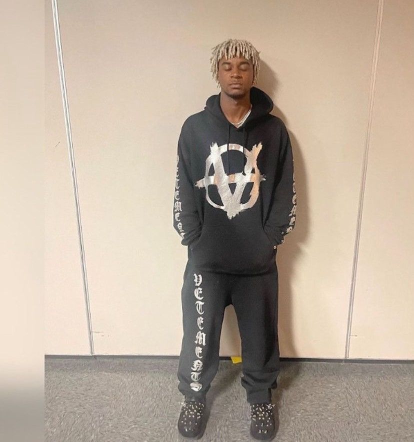 Vetements Vetements Gothic Logo Pants F/W 20 DEMNA GVASALIA Size US 33 - 9 Thumbnail