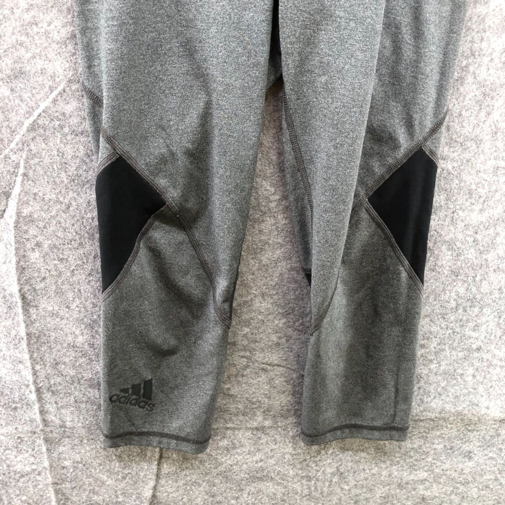 Adidas Adidas Leggings Womens S Gray Cropped 3/4 Mid Rise Active Alphaskin Yoga Gym Size 28" / US 6 / IT 42 - 4 Thumbnail
