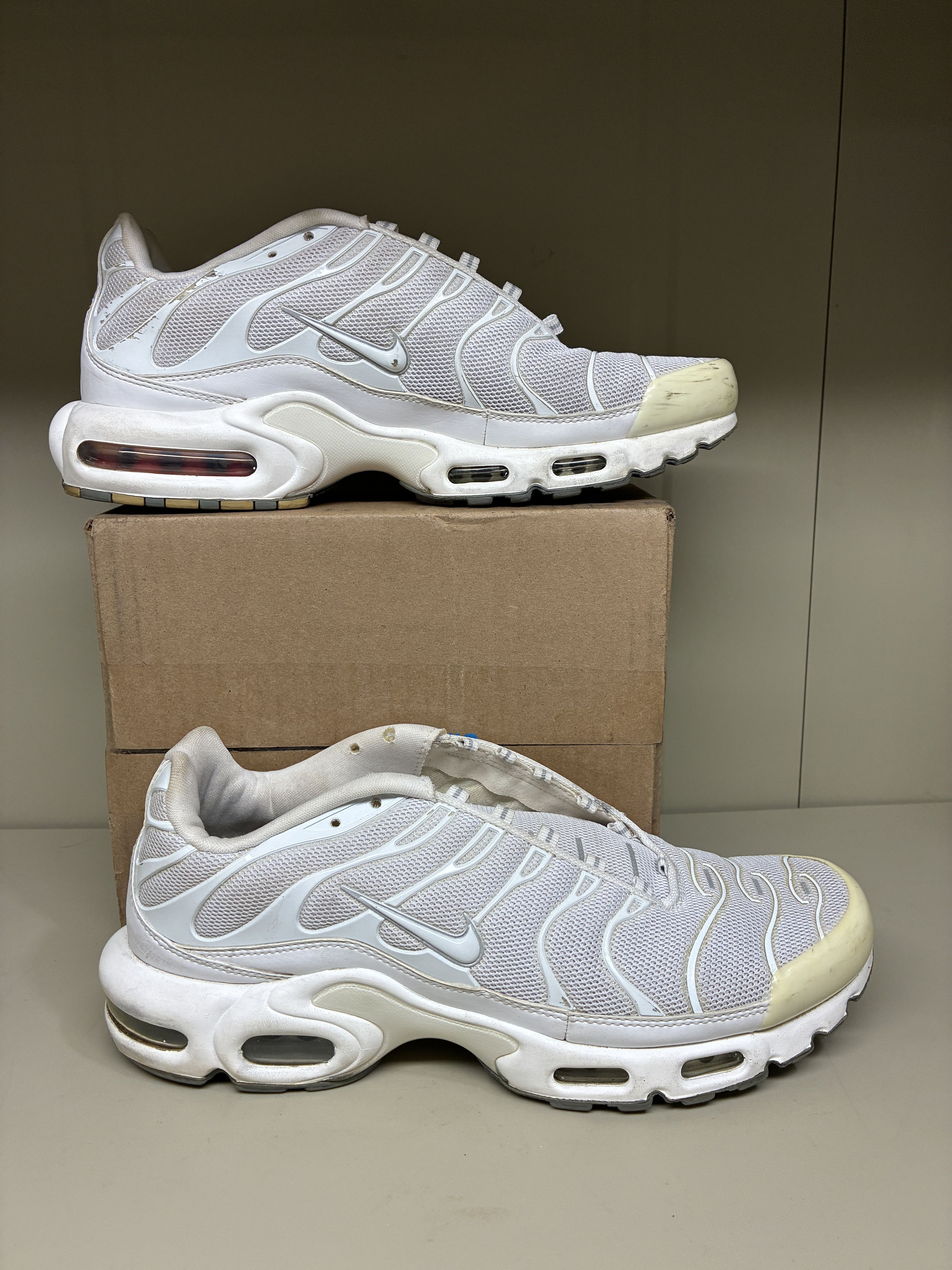 Nike Nike Air Max Plus TN Triple White Running Sneaker Men 12 Size US 12 / EU 45 - 2 Thumbnail