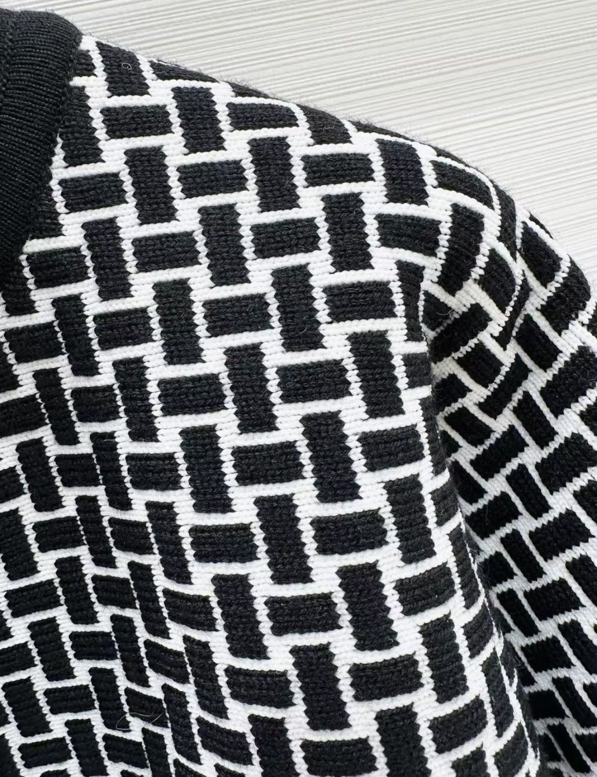 Hermes Hermès F36 Black & White Lapel Short Jacket J33 Size XS / US 0-2 / IT 36-38 - 3 Thumbnail