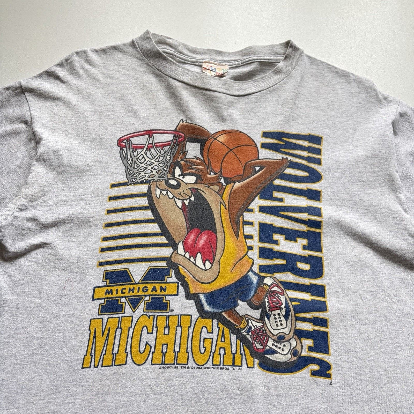 NCAA × Vintage × Warner Bros Vintage Michigan Wolverines Looney Tunes Taz T Shirt Medium Size US M / EU 48-50 / 2 - 2 Thumbnail