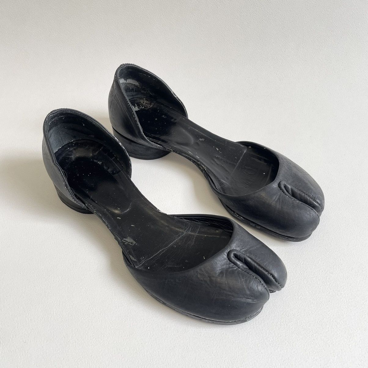 Maison Margiela 1990s Black Painted Mule Tabi Shoes Size US 8 / IT 38 - 5 Thumbnail