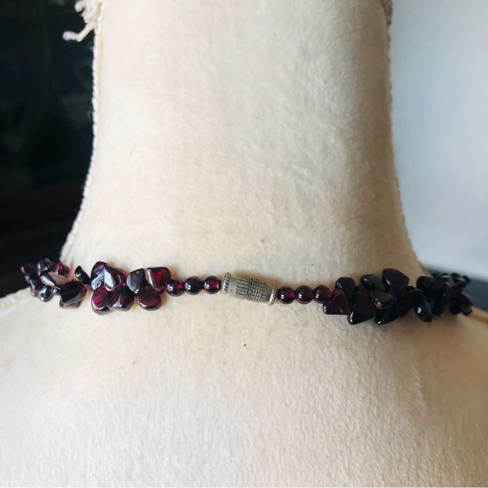 Vintage Vintage genuine almandine garnet barrel clasp necklace Size ONE SIZE - 7 Thumbnail