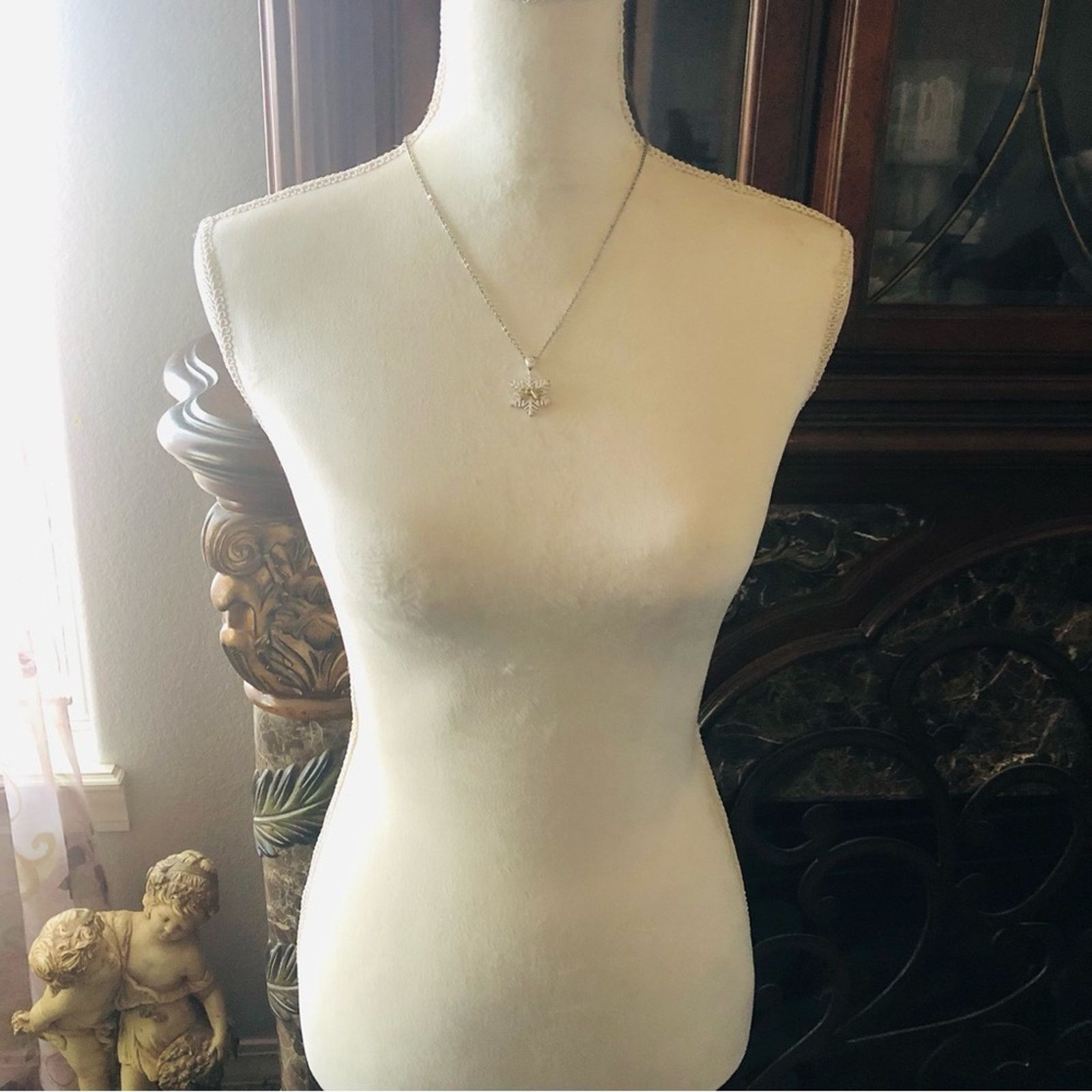 Vintage Vintage frosted snowflake angels flying necklace Size ONE SIZE - 8 Thumbnail
