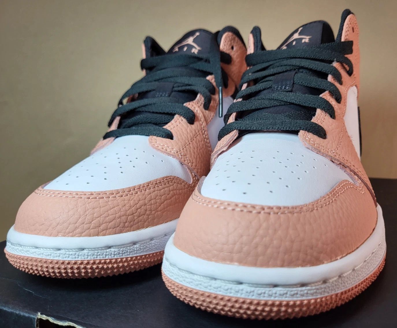 Nike Nike Air Jordan 1 Mid “Pink Quartz” (GS) – 555112‑603 Size US 6 / IT 36 - 11 Thumbnail