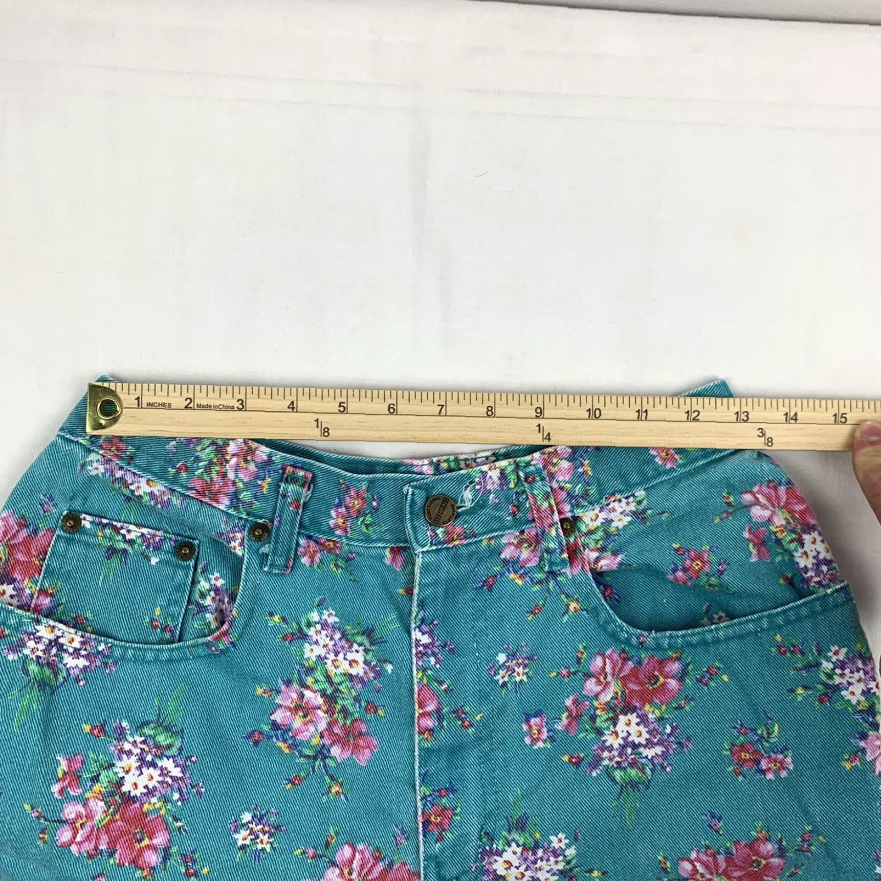 Essentials VINTAGE Essentials Sport Floral Jean Shorts Womens 8 Blue Denim Nature 90s Flower Jeans Womens 8 Mens? Size 30" / US 8 / IT 44 - 4 Thumbnail