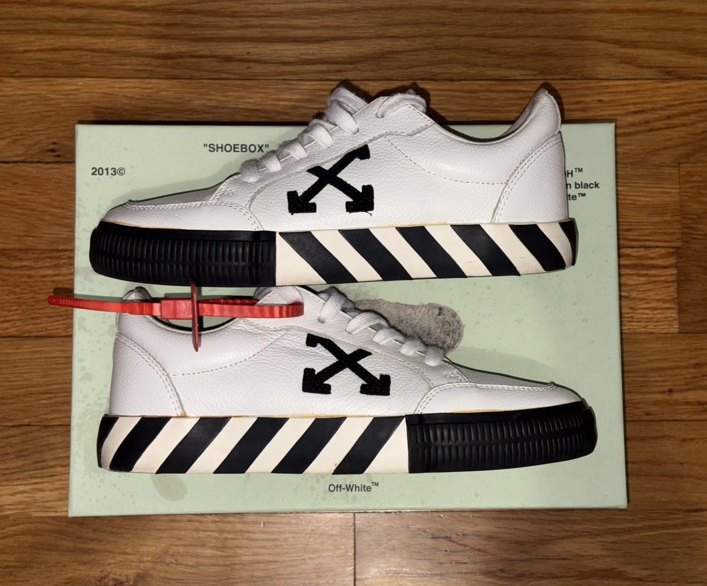 Off-White Off-White Arrow Low Vulcanized Size US 6.5 / IT 36.5 - 1 Thumbnail