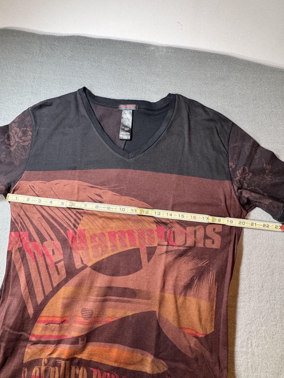 Custo Barcelona VTG Custo Barcelona "The Hamptons" V Neck T Size US S / EU 44-46 / 1 - 7 Thumbnail