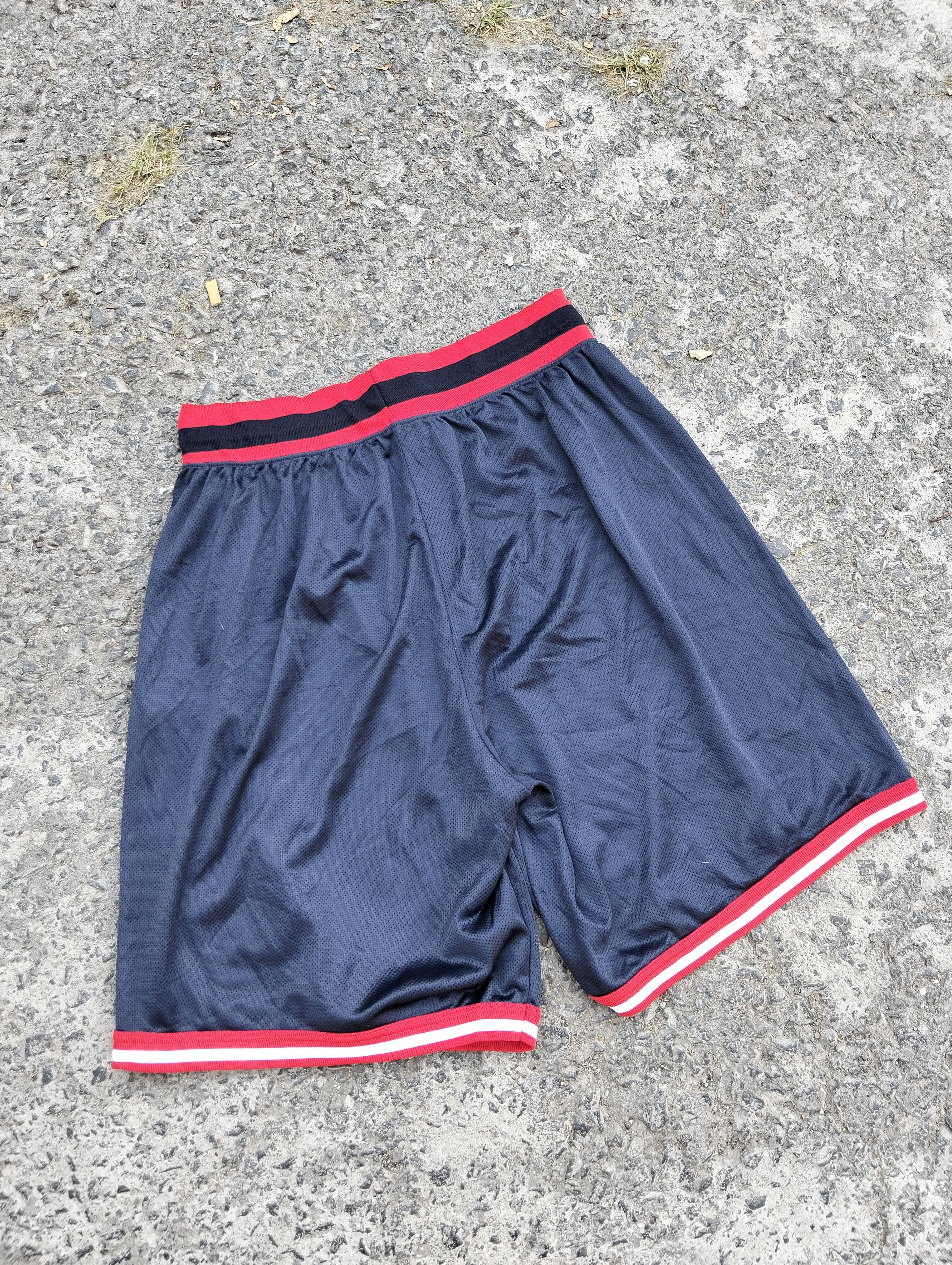 Champion × NBA × Vintage Vintage 90s Houston Rockets Champion shorts Size US 36 / EU 52 - 2 Thumbnail