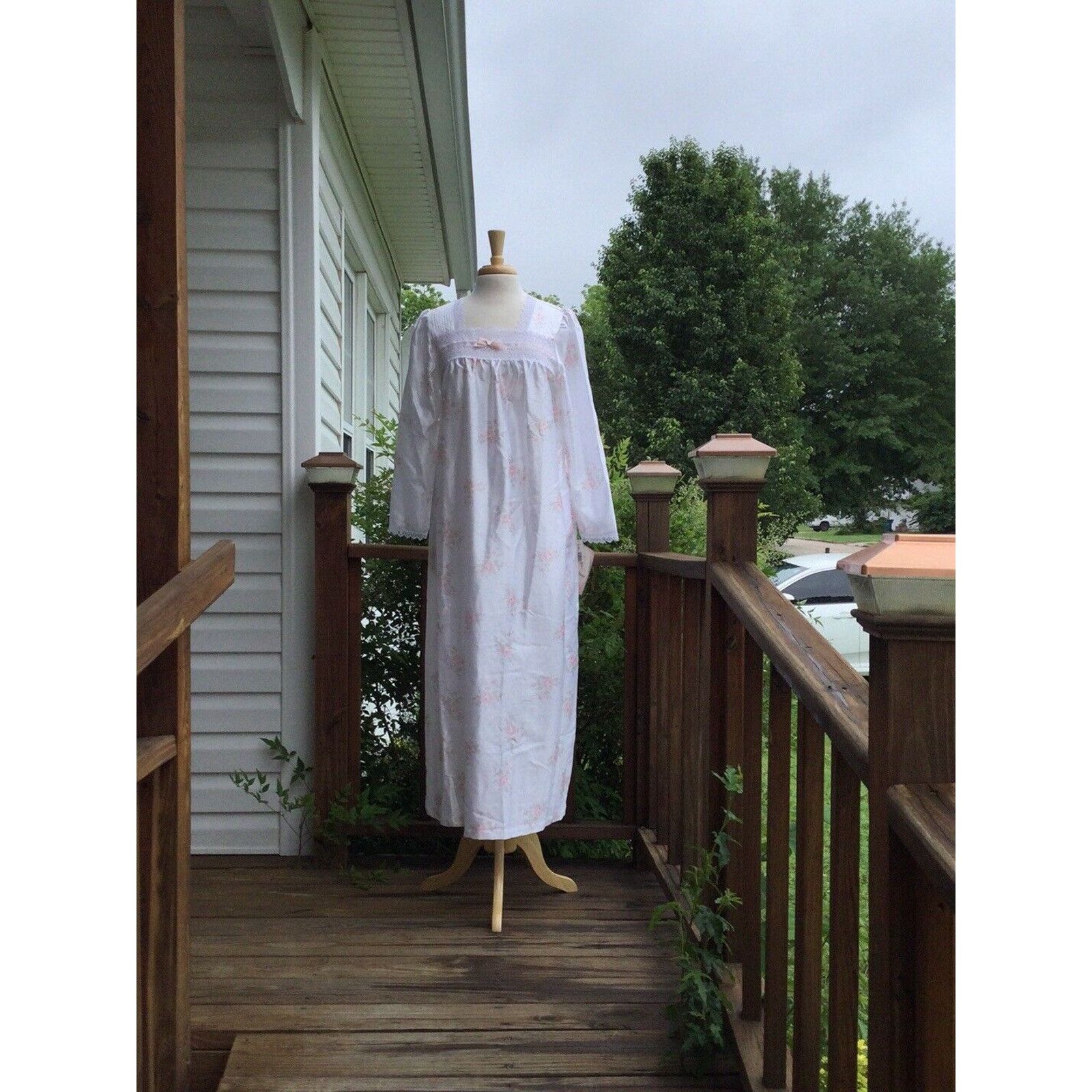 Other Barbizon White Floral Bethany Gown Nightgown Size Small NWT Size ONE SIZE - 1 Thumbnail