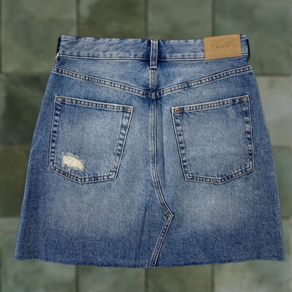 Levi's Levi's Denim Skirt Women’s 6 Blue Distressed Raw Hem A-Line Short with Pockets, Cotton Blend, Regular, Denim, Zip Closure, Solid Pattern, Shirt? Size 28" / US 6 / IT 42 - 1 Thumbnail