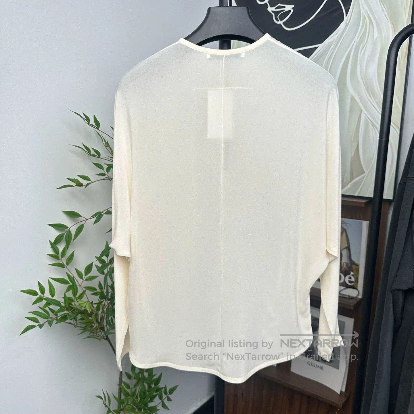 Givenchy Givenchy Silk Top with Pearl Buttons. Size S / US 4 / IT 40 - 2 Thumbnail