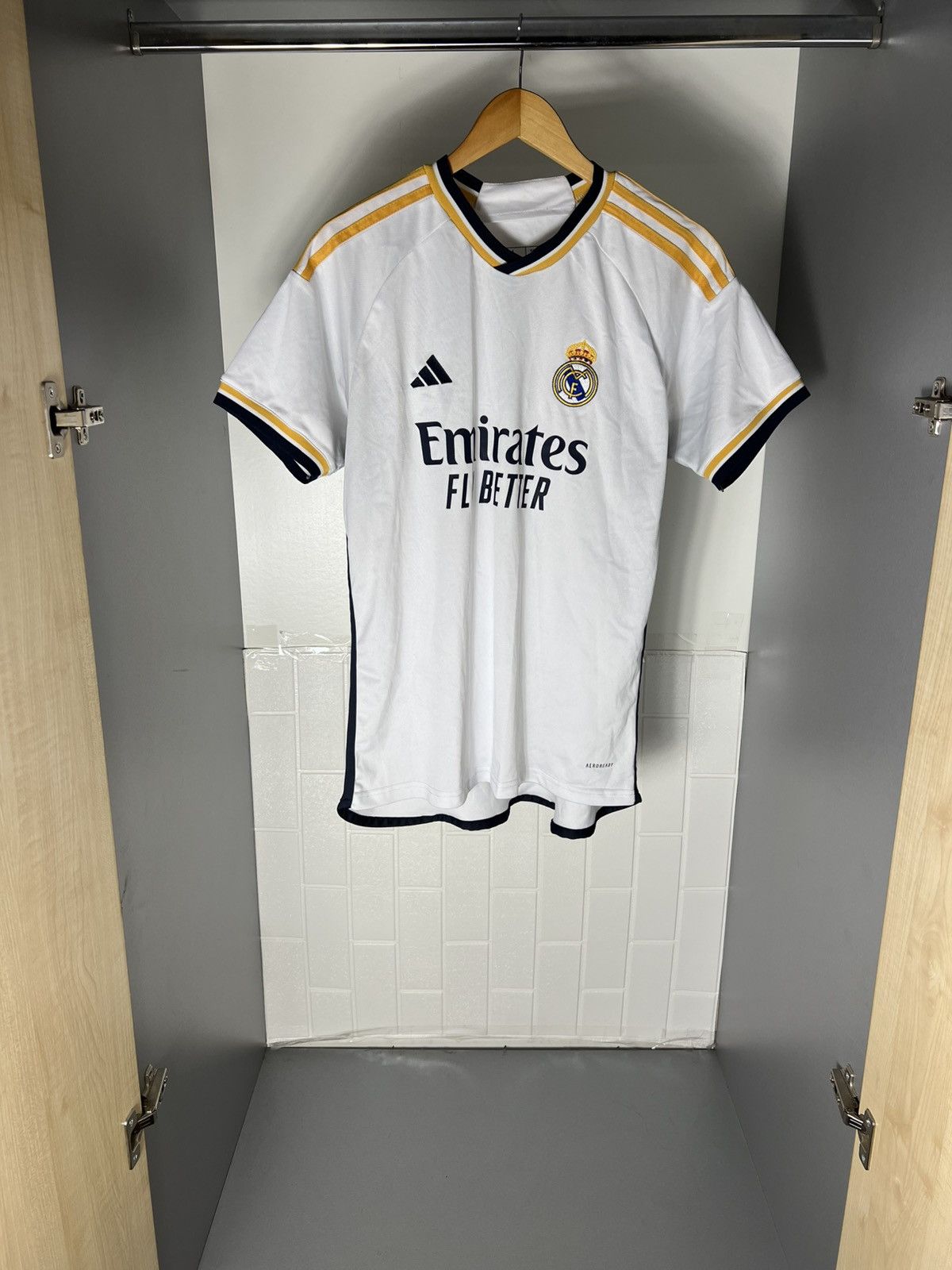 Adidas VINTAGE ADIDAS FC REAL MADRID SPAIN SOCCER JERSEY RETRO Y2K Size US L / EU 52-54 / 3 - 2 Thumbnail