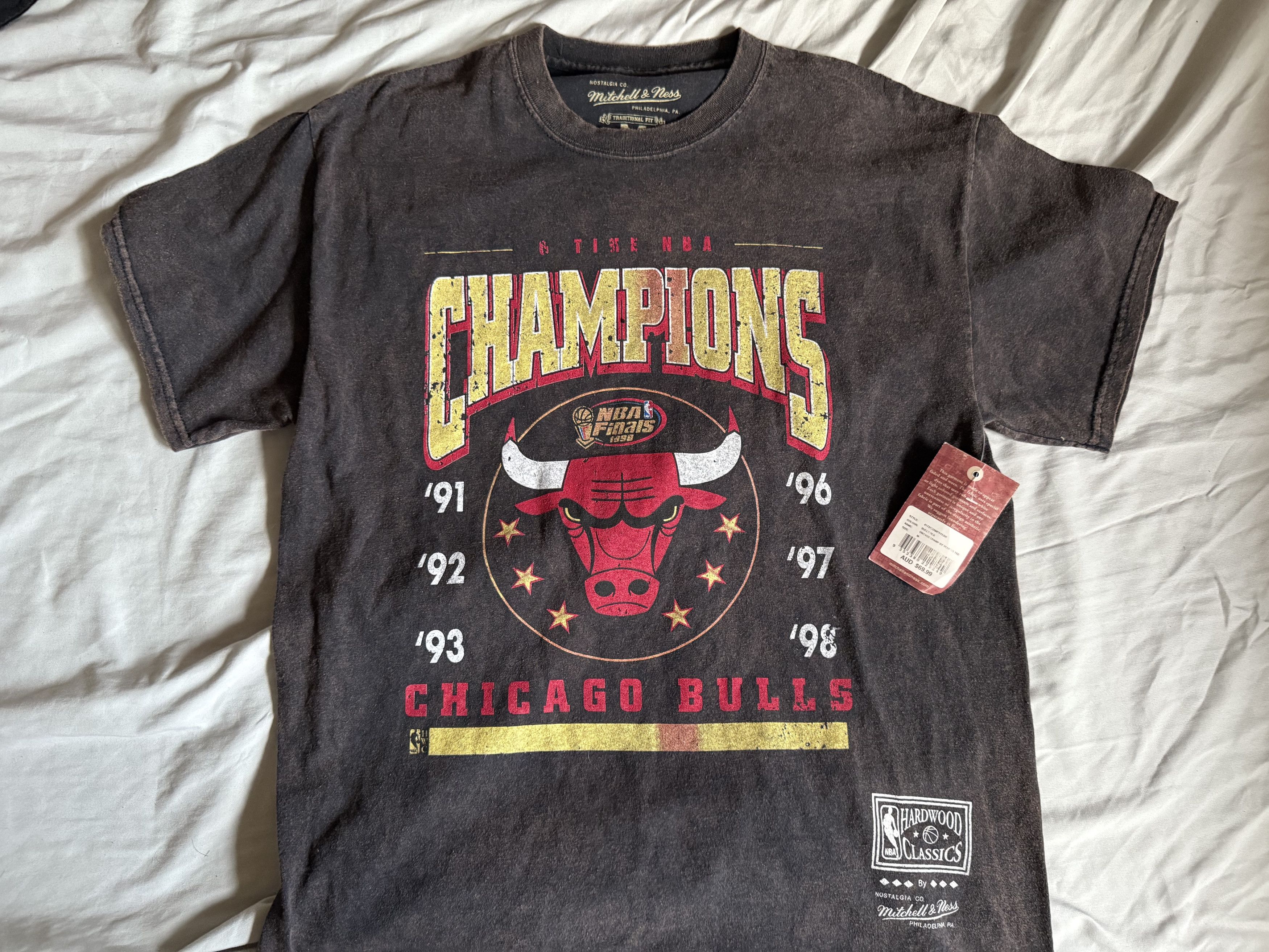 Mitchell & Ness × NBA Mitchell & Ness Chicago Bulls Vintage distressed Tee Shirt Size US M / EU 48-50 / 2 - 2 Thumbnail