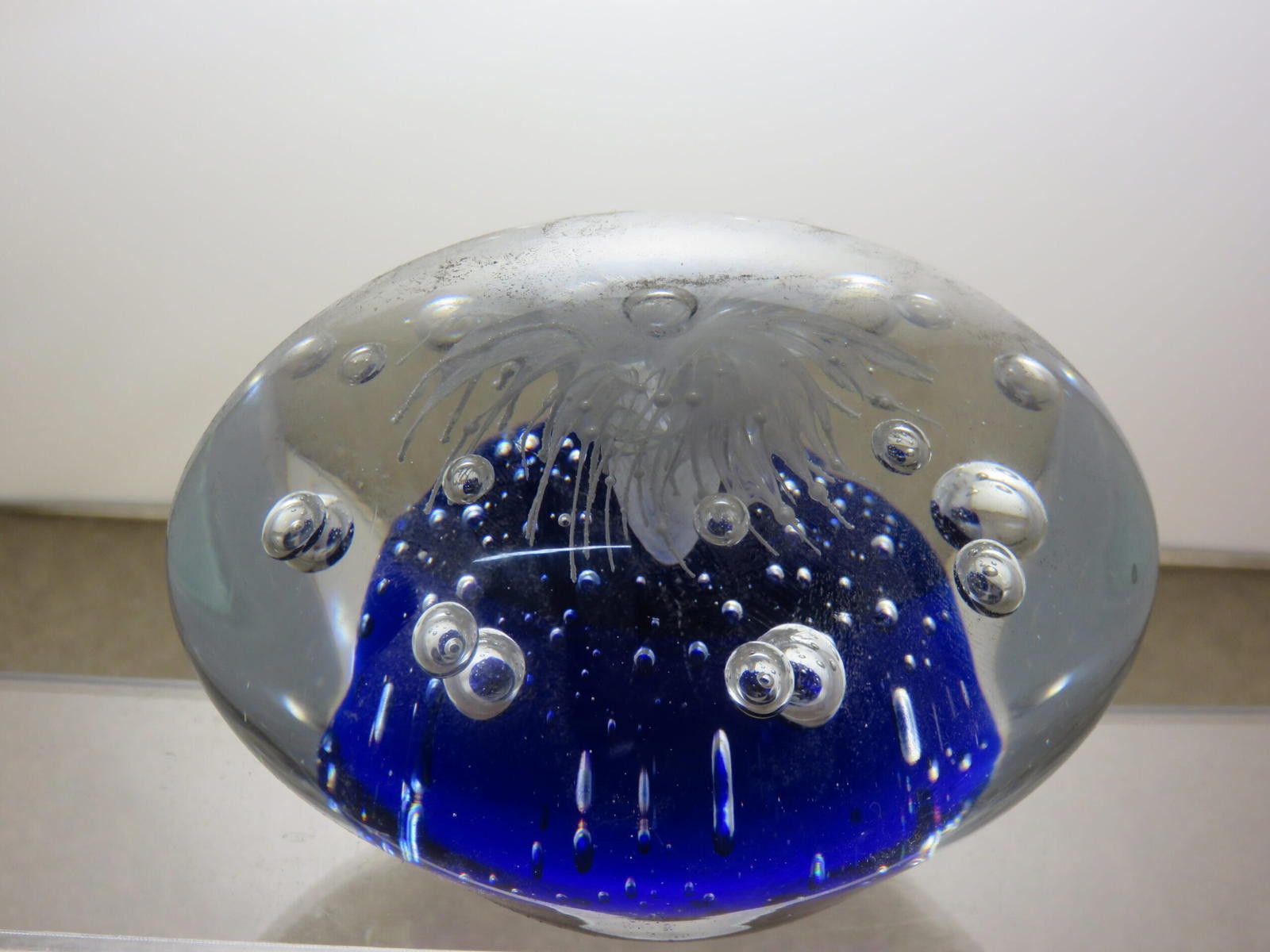 The Unbranded Brand Art Glass Blue Base white Fountain Paperweight Air Bubbles Size ONE SIZE - 3 Thumbnail