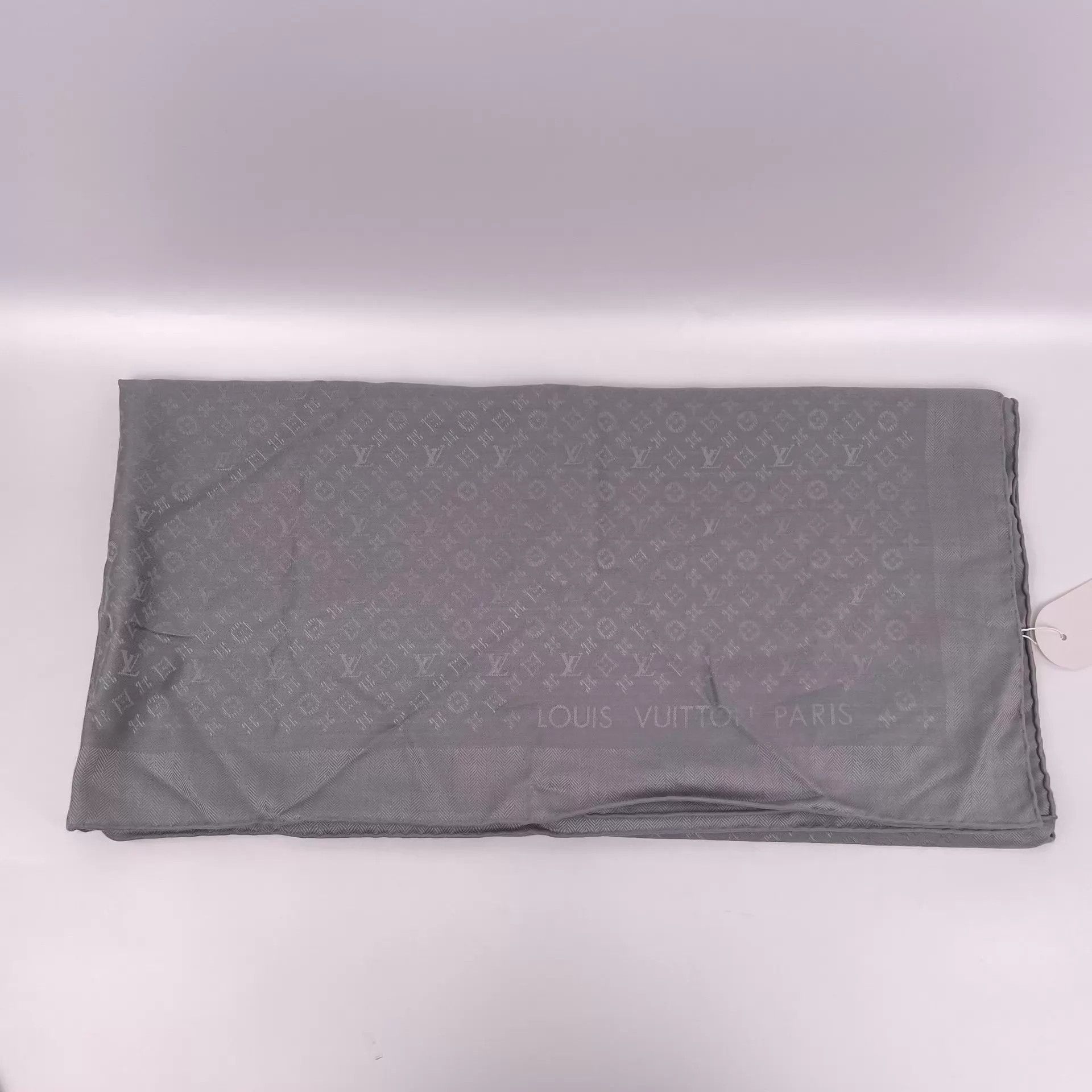 Louis Vuitton Louis Vuitton Scarf Gray Full Print 251211LYHTT07 Size ONE SIZE - 8 Thumbnail