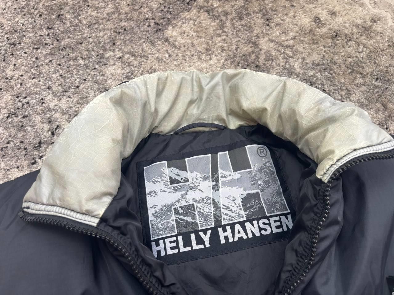 Helly Hansen Vintage Helly Hansen Silver Puffer Vest XL Big Logo Gorpcore Size US XL / EU 56 / 4 - 5 Thumbnail