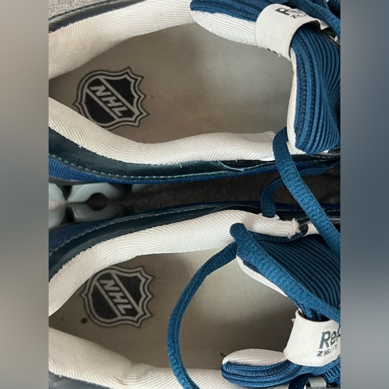 Reebok 2012-13 Reebok Vancouver Canucks NHL Zig Zag Dynamic Shoes Size US 8 / EU 41 - 9 Thumbnail