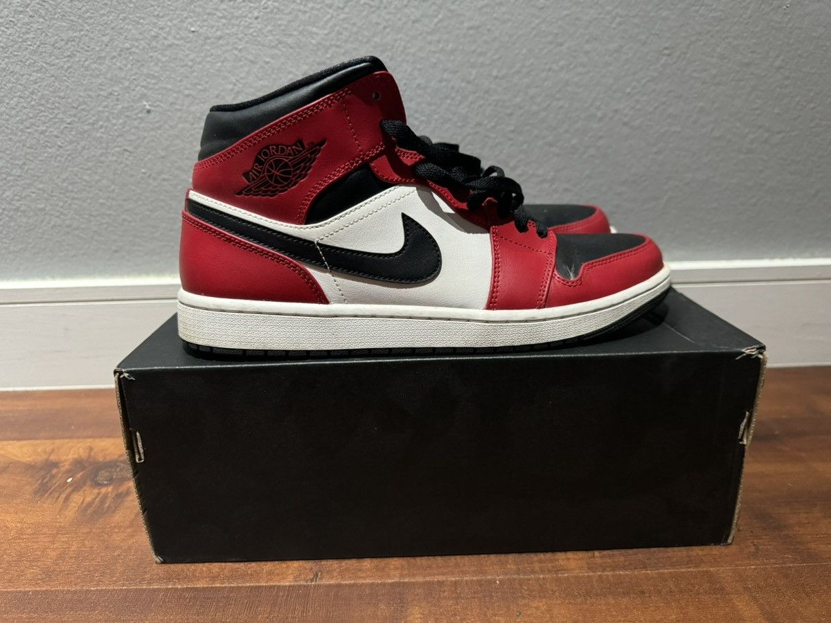 Jordan Brand Jordan 1 Mid Chicago Toe Size US 10.5 / EU 43-44 - 1 Thumbnail