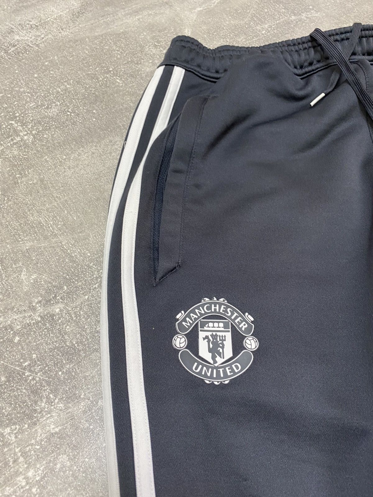 Adidas Manchester United 2017 Adidas Soccer Football Pants Joggers Size US 30 / EU 46 - 11 Thumbnail