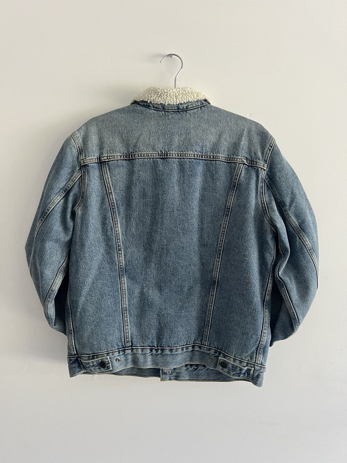 Levi's Levi’s Lightwash Sherpa Trucker Jacket Size M Size US M / EU 48-50 / 2 - 2 Thumbnail