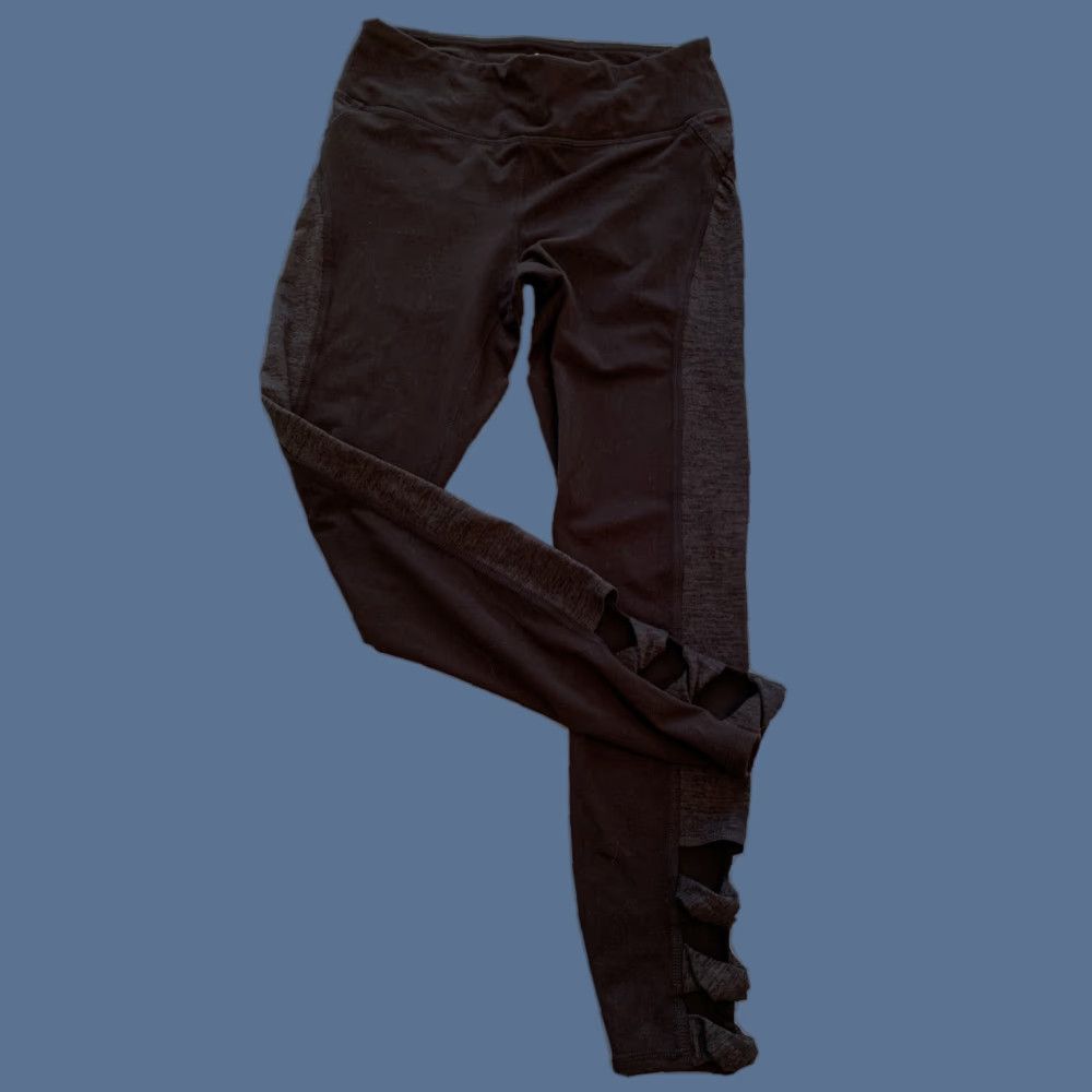 Vintage VINTAGE Small Gaiam Women's Black Gray Activewear Leggings Twist Detail Hem Size 27" / US 4 / IT 40 - 1 Thumbnail