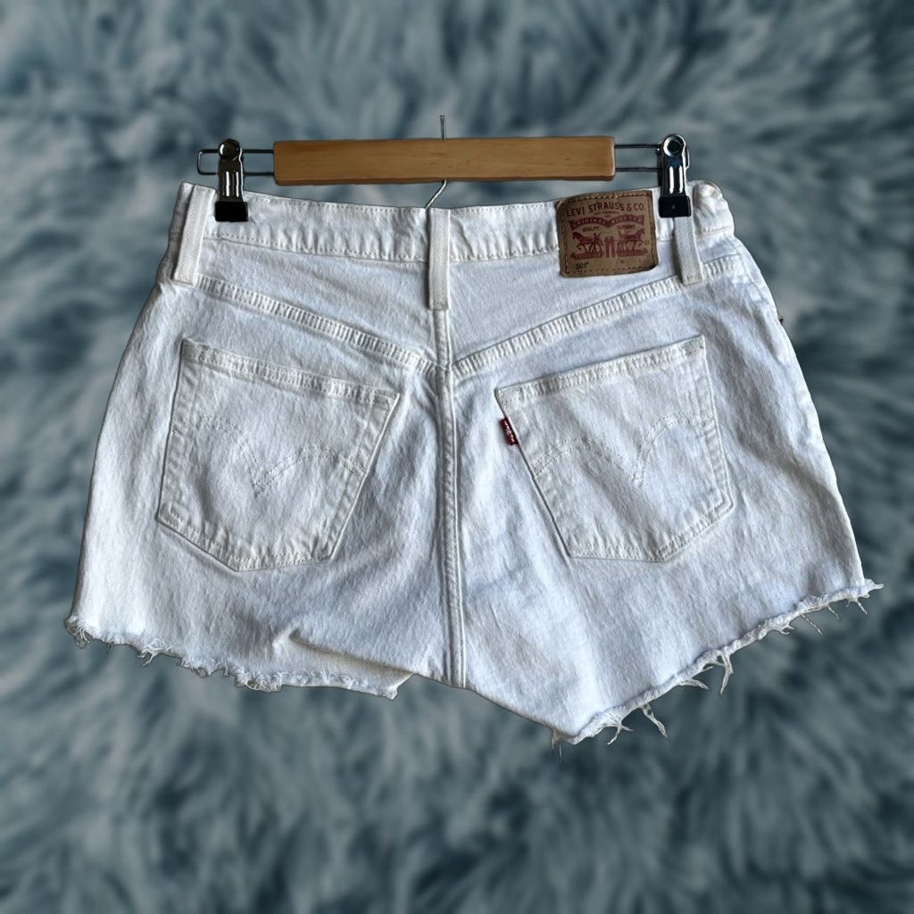 Levi's Levi's 501 White Button Fly High Rise Jean Shorts Women's Size 28 Casual Solid White Cut-Off Jeans Short Women's 28 Size 28" / US 6 / IT 42 - 1 Thumbnail