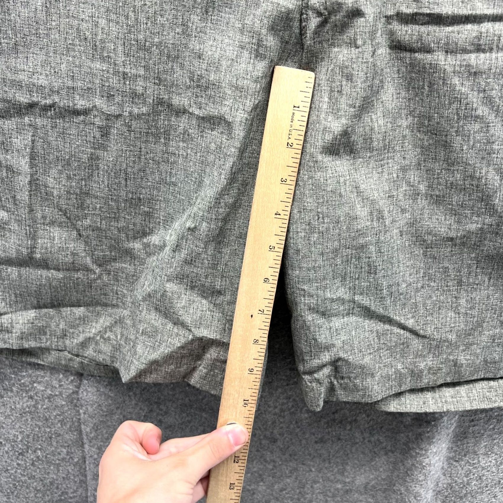 Vintage Greg Norman Shorts Mens 36 Heather Gray Chino Flat Front Polyester Casual Travel Slim Regular Button Front Pockets Slash Pocket Knit? Size US 36 / EU 52 - 7 Thumbnail