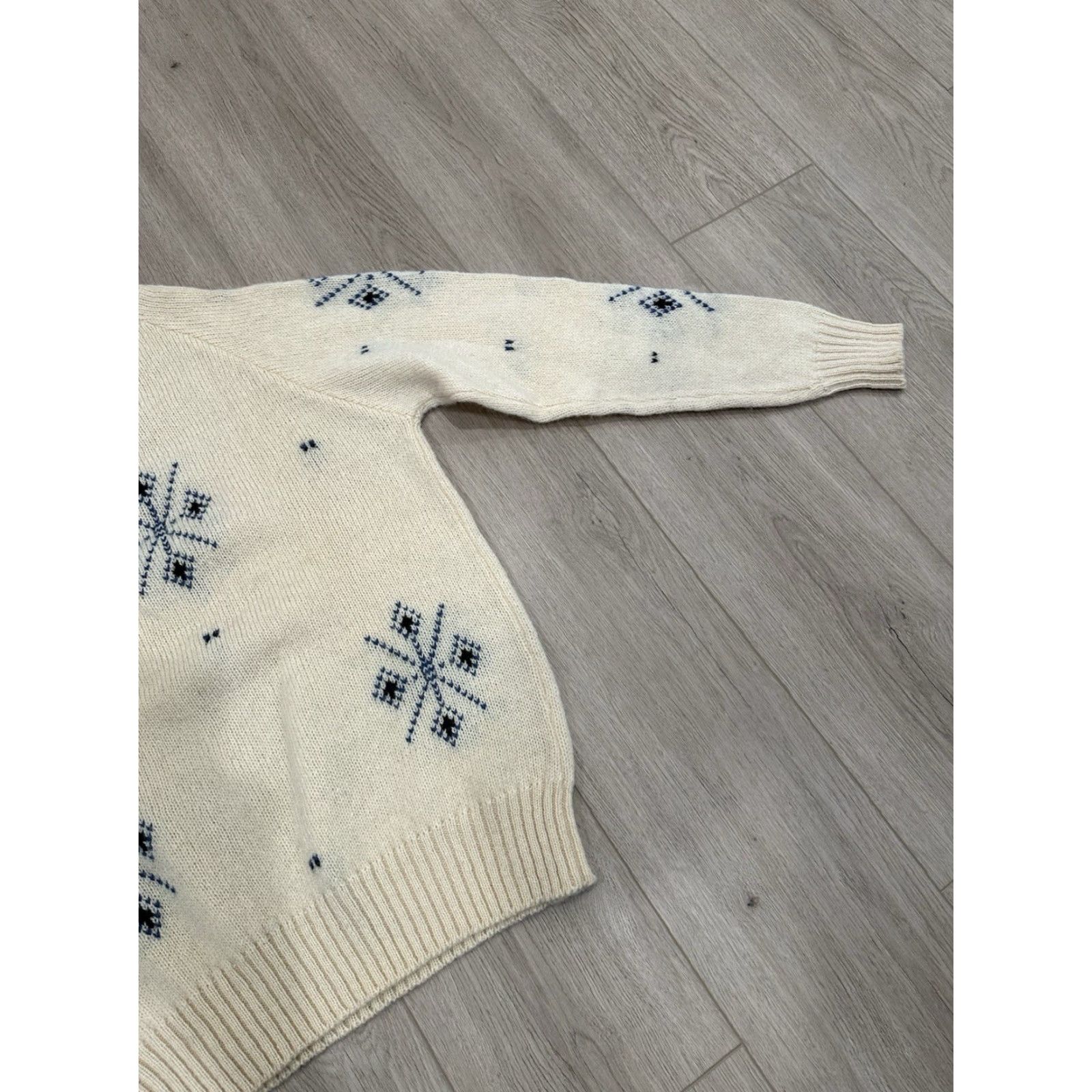 Versace VINTAGE Versace Sweater Women M Wool Ivory Oatmeal 3/4 Sleeve Boat Neck Floral Knit 100% Wool Wool Snowflake Designer Pullover All Seasons Fall Winter Size M / US 6-8 / IT 42-44 - 7 Thumbnail