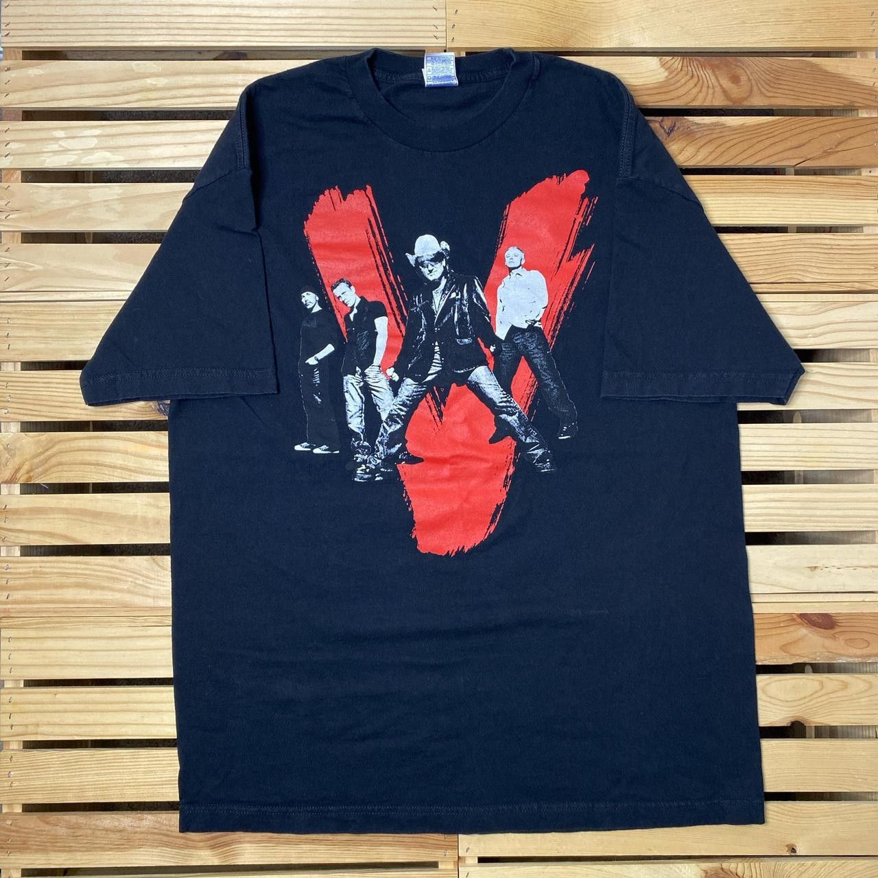 Other Vintage U2 Vertigo Tour 2005 Black Band Tee Size XL Size US XL / EU 56 / 4 - 1 Thumbnail