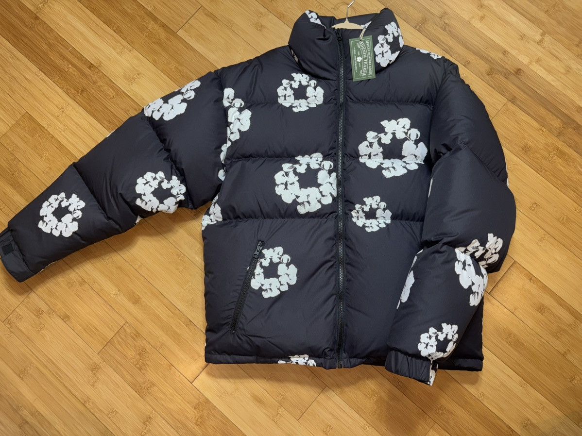DENIM TEARS Denim Tears Cotton Wreath Puffer Jacket Black - Size Large Size US L / EU 52-54 / 3 - 2 Thumbnail