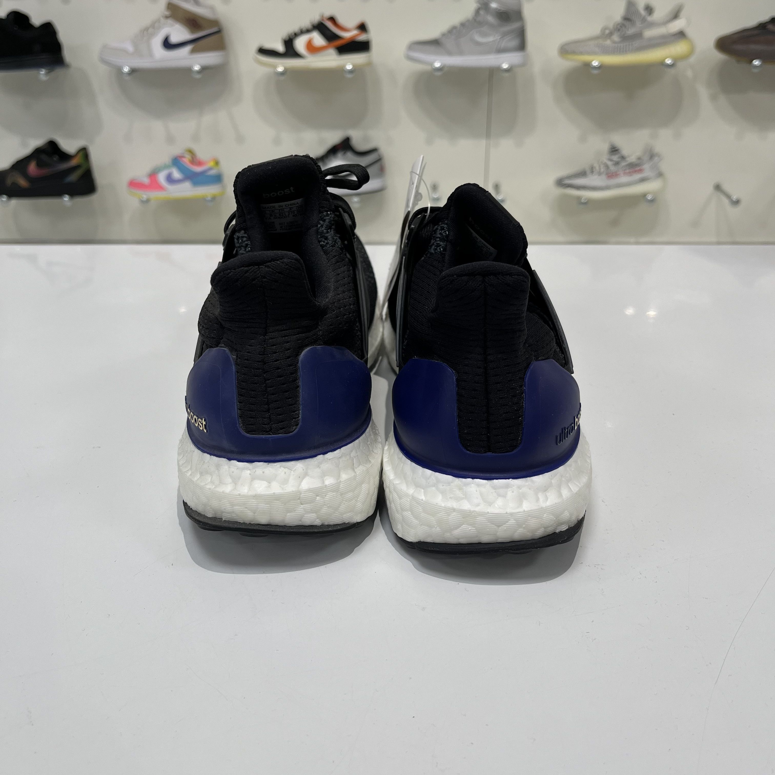 Adidas Adidas Ultra Boost OG 2018/2020 Size US 9 / EU 42 - 3 Thumbnail