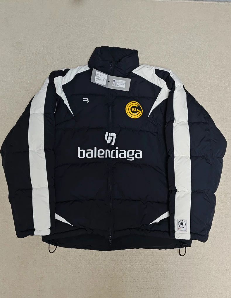 Balenciaga Balenciaga Black and white Manchester United football down Size US S / EU 44-46 / 1 - 1 Thumbnail