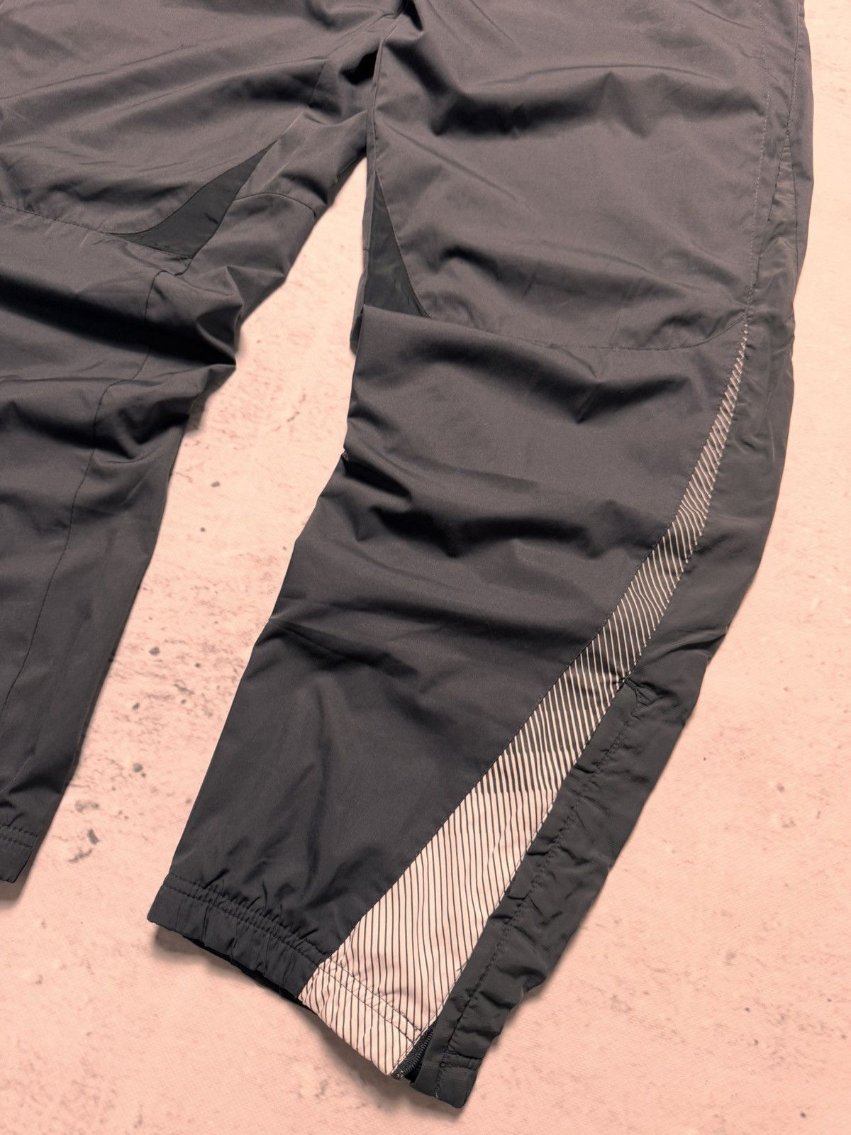 Nike × Vintage NIKE SHOX VINTAGE BASIC LOGO OVERSIZE BAGGY PANTS Size US 34 / EU 50 - 2 Thumbnail