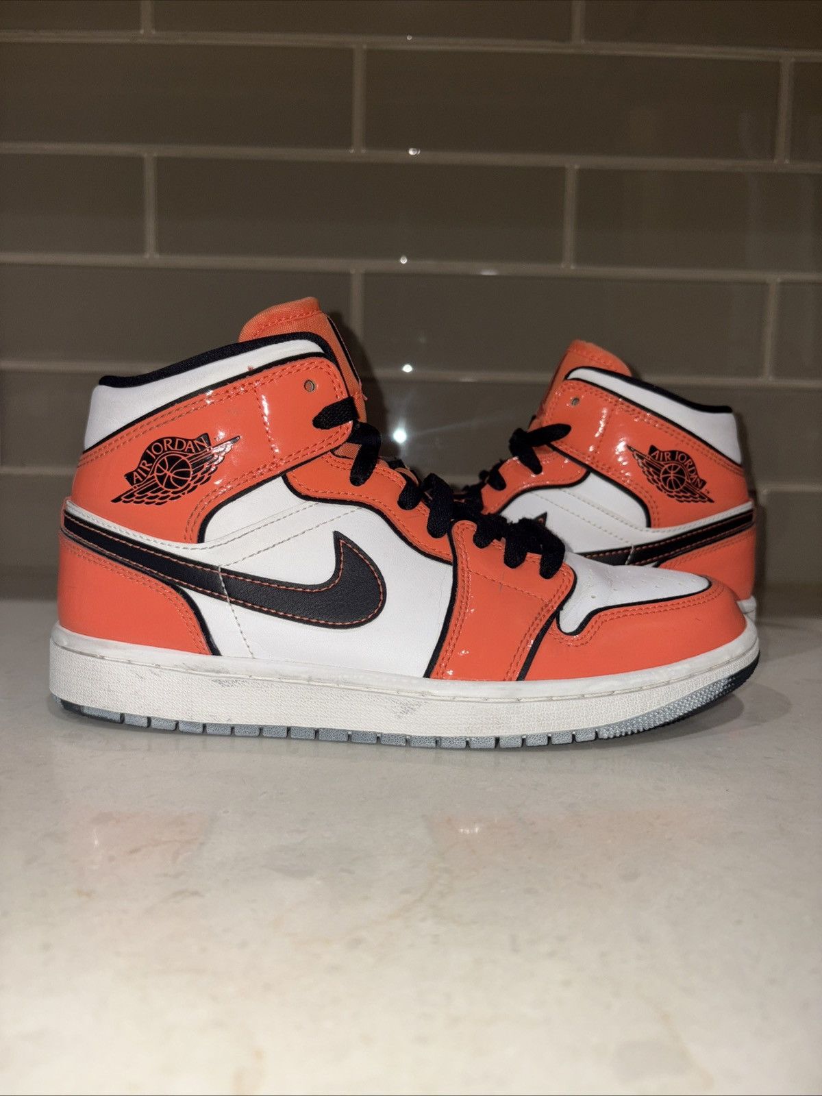 Jordan Brand Air Jordan 1 Mid SE Turf Orange Size US 7 / EU 40 - 1 Thumbnail