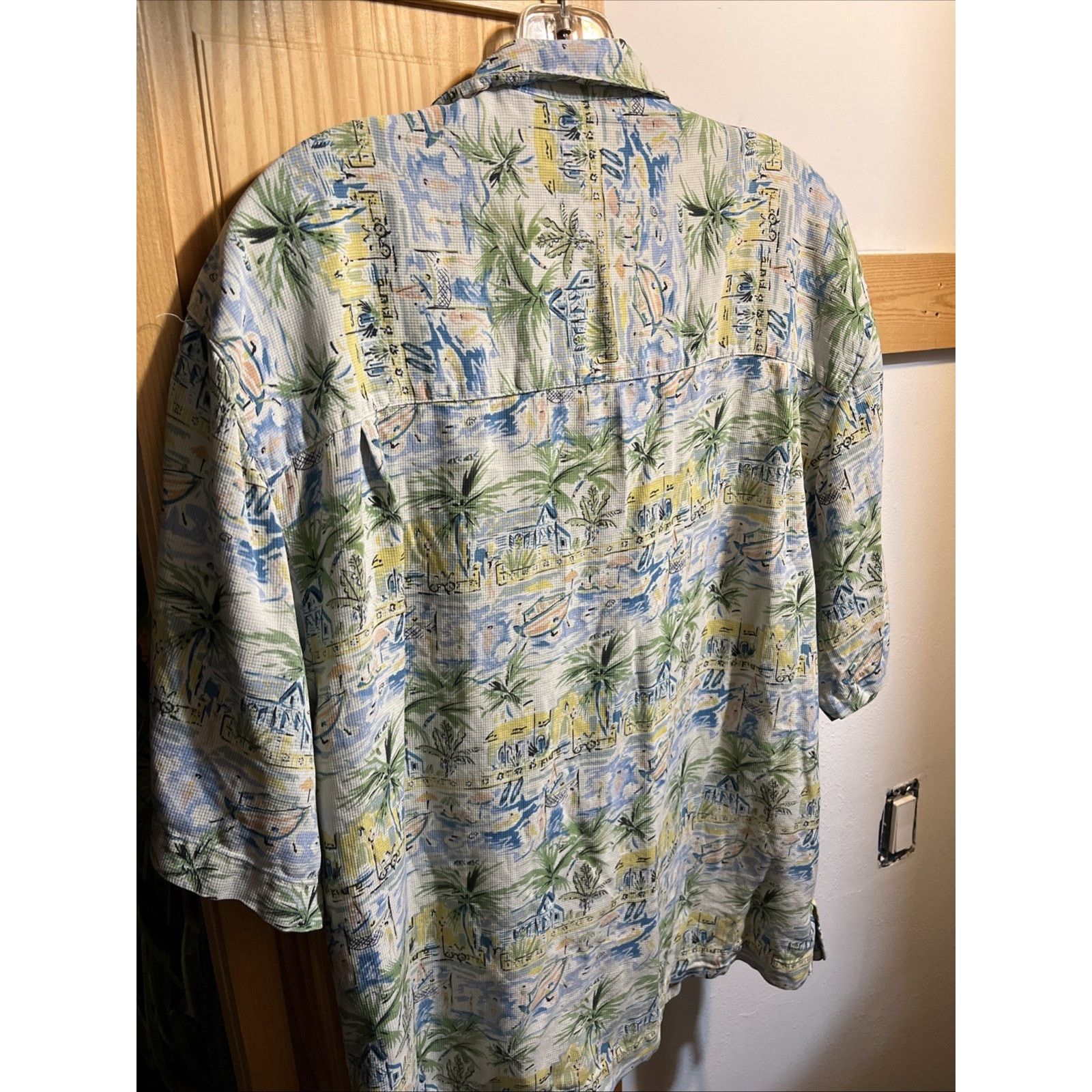 Other Bermuda Bay 100% Silk Hawaiian Shirt Men's Large Blue Fish Size US L / EU 52-54 / 3 - 8 Thumbnail