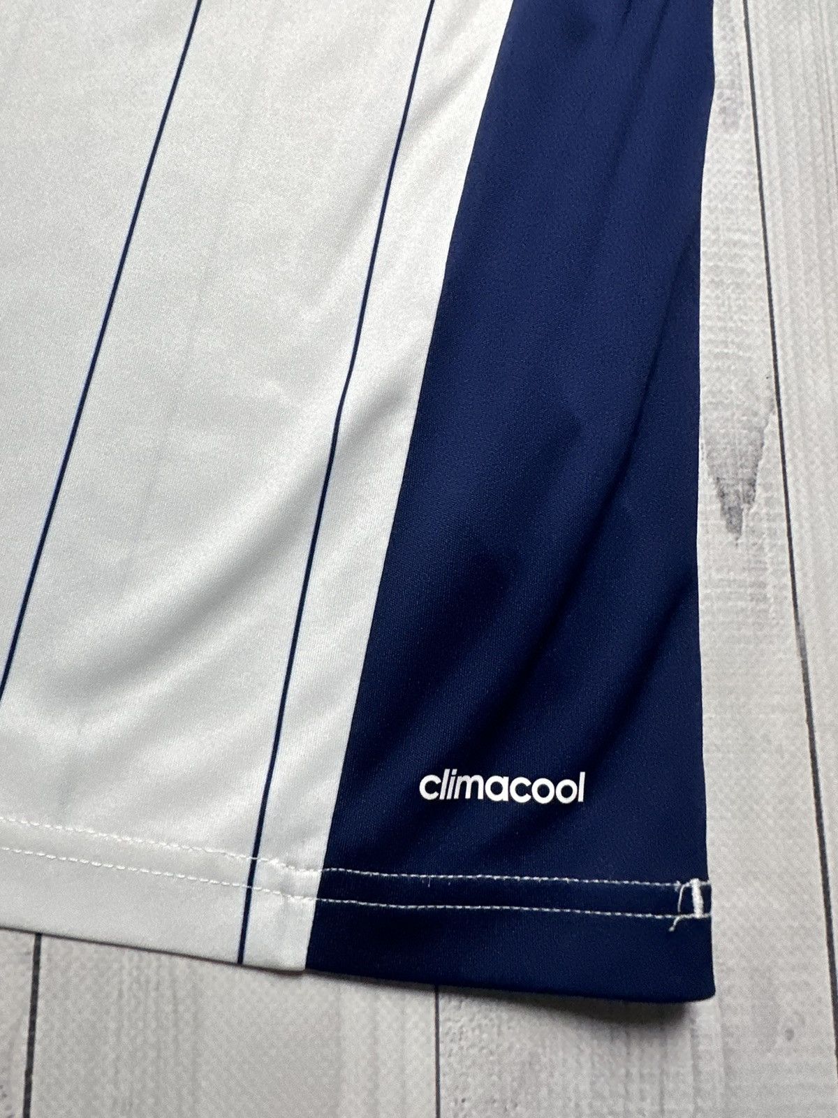 Adidas × Vintage Vintage adidas West Bromwich soccer jersey size M Size US M / EU 48-50 / 2 - 3 Thumbnail