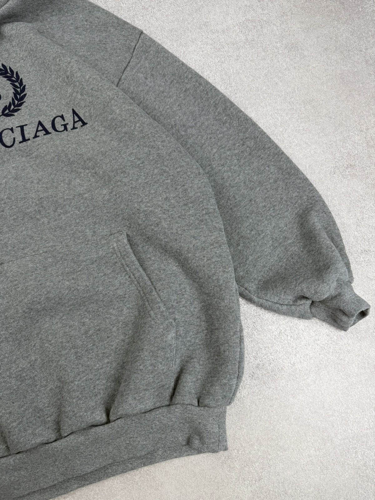 Balenciaga Balenciaga Crest Logo Cotton Hoodie Size XXS Size US XXS / EU 40 - 2 Thumbnail