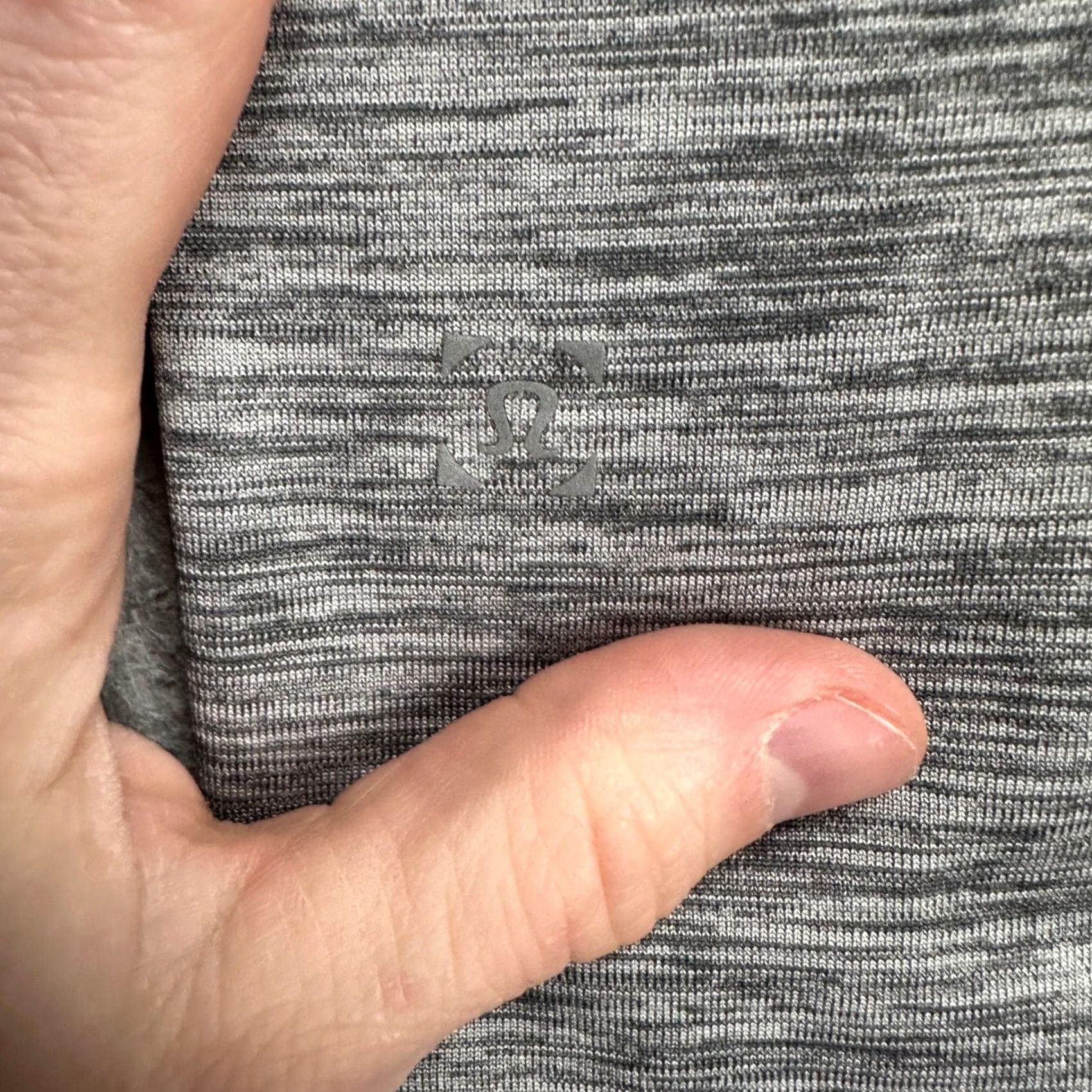 Lululemon Lululemon Mens T-Shirt Small Grey Salt Pepper Breathable Short Sleeve V-Neck Metal Vent Tech Athleisure Tee Size US S / EU 44-46 / 1 - 5 Thumbnail