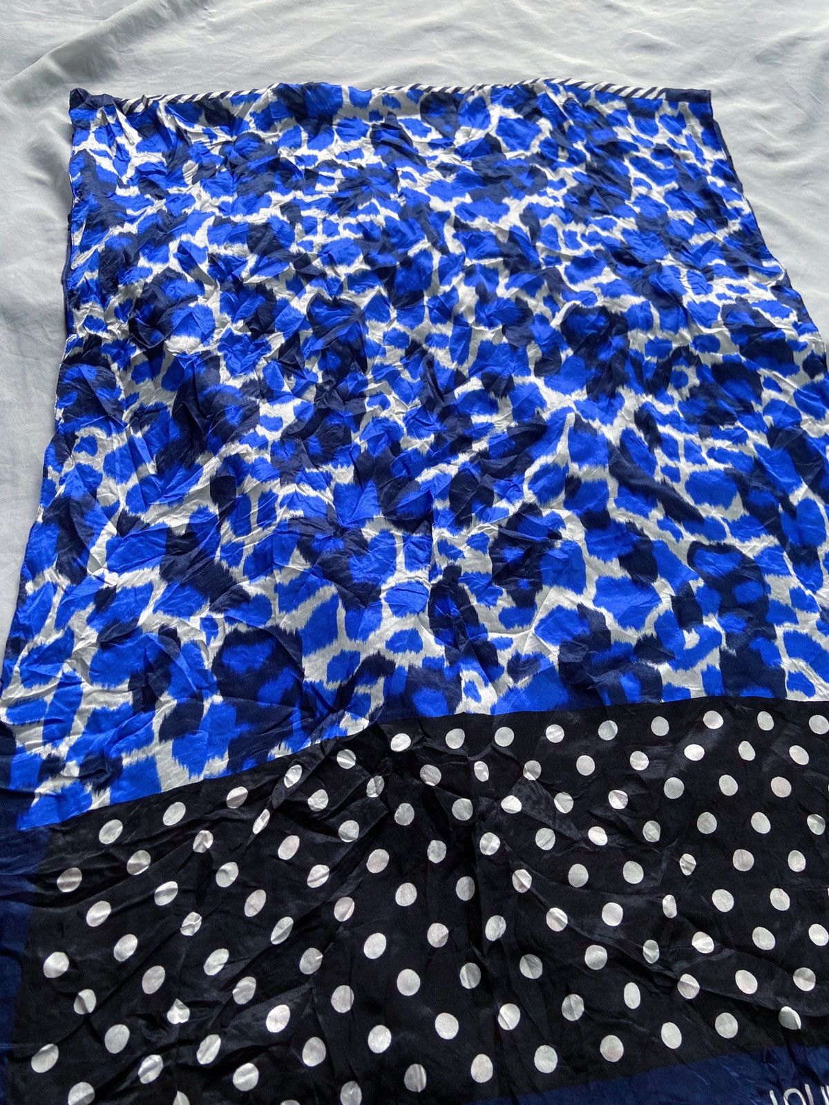 Louis Vuitton LOUIS VUITTON PATTERN SILK SCARF Size ONE SIZE - 16 Thumbnail
