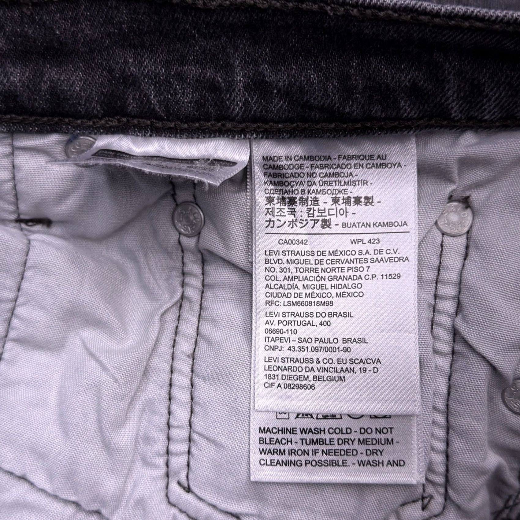 Levi's Levi's 501 Jeans Skinny Black 28x28 High Rise Button Fly Non Stretch Denim 5-Pocket Womens Slim Regular Mens 90s Vintage N/A Size 28" / US 6 / IT 42 - 5 Thumbnail