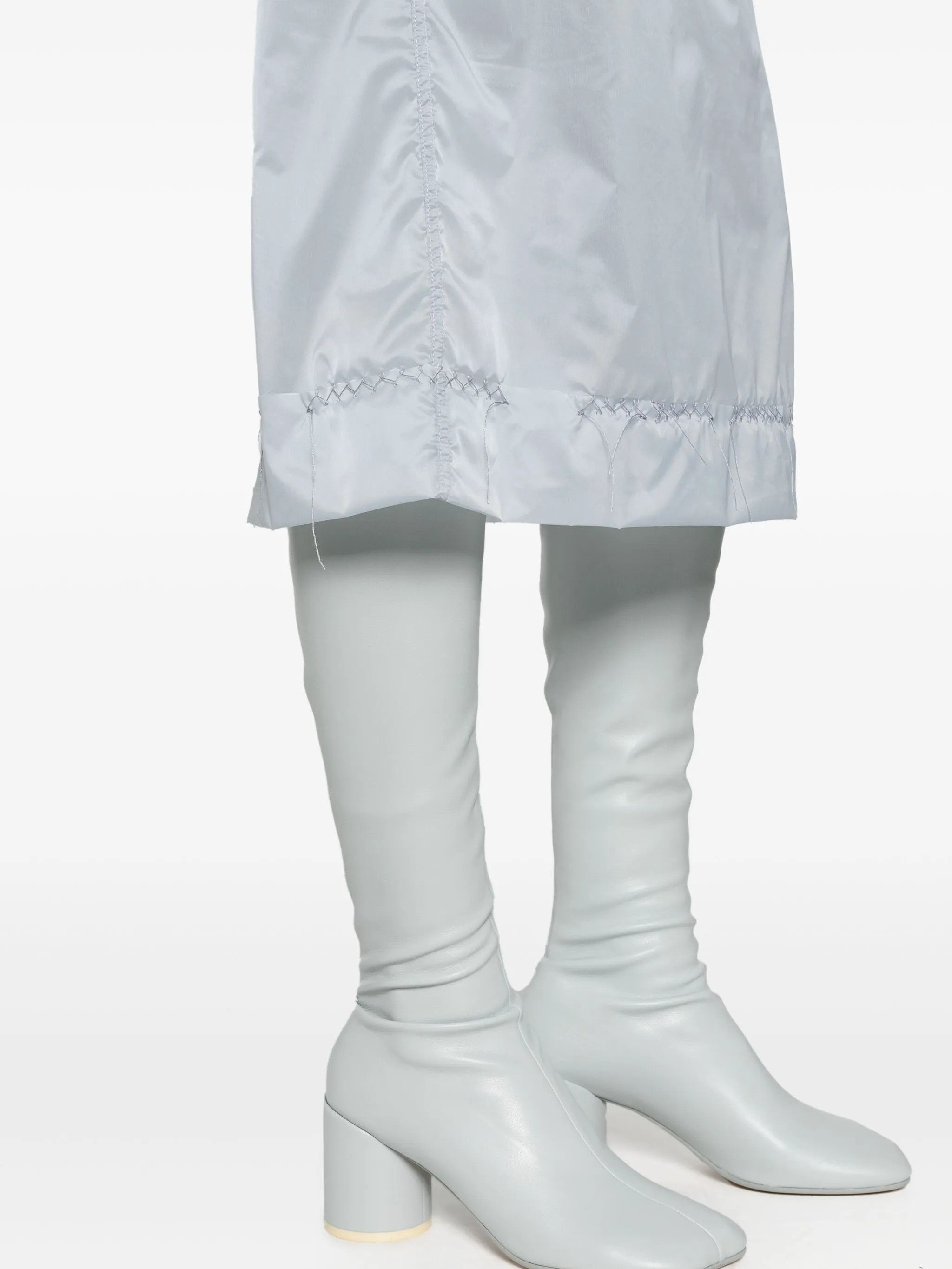 Maison Margiela o1y0625 Midi Skirt in Light Blue Size 27" / US 4 / IT 40 - 4 Thumbnail