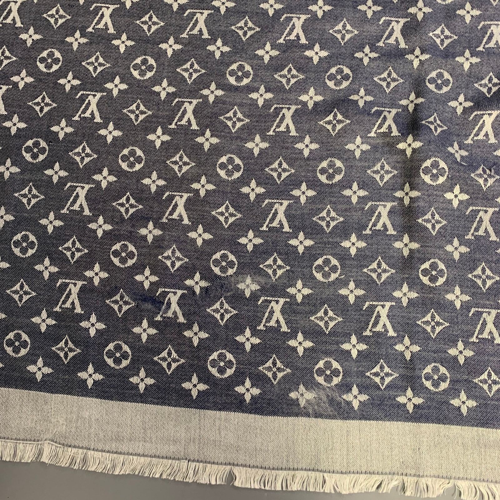 Louis Vuitton LOUIS VUITTON Monogram Silk Wool Square Fringe Scarf Shawl Size ONE SIZE - 4 Thumbnail